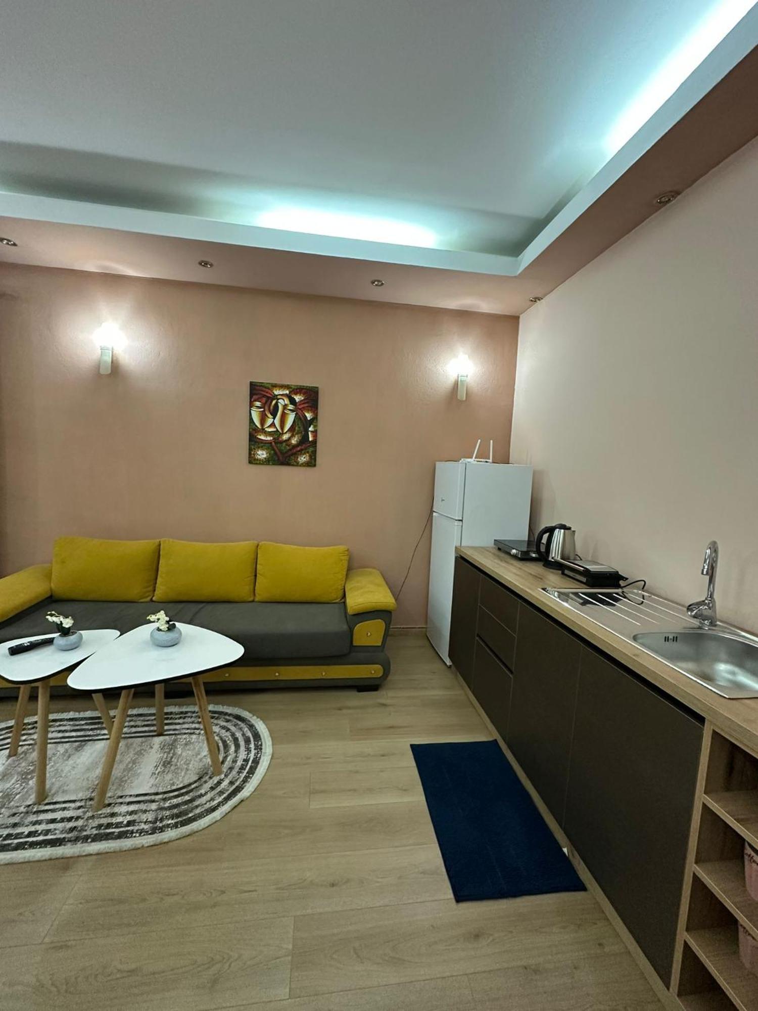 Adora Apartment Tirana Bagian luar foto