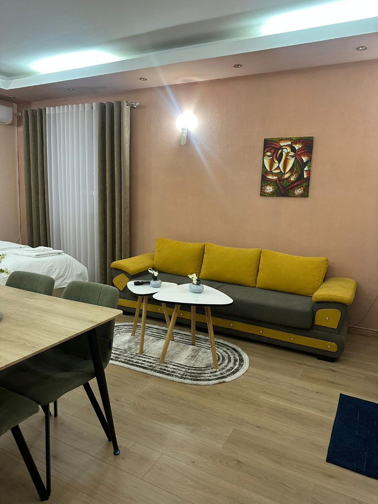 Adora Apartment Tirana Bagian luar foto