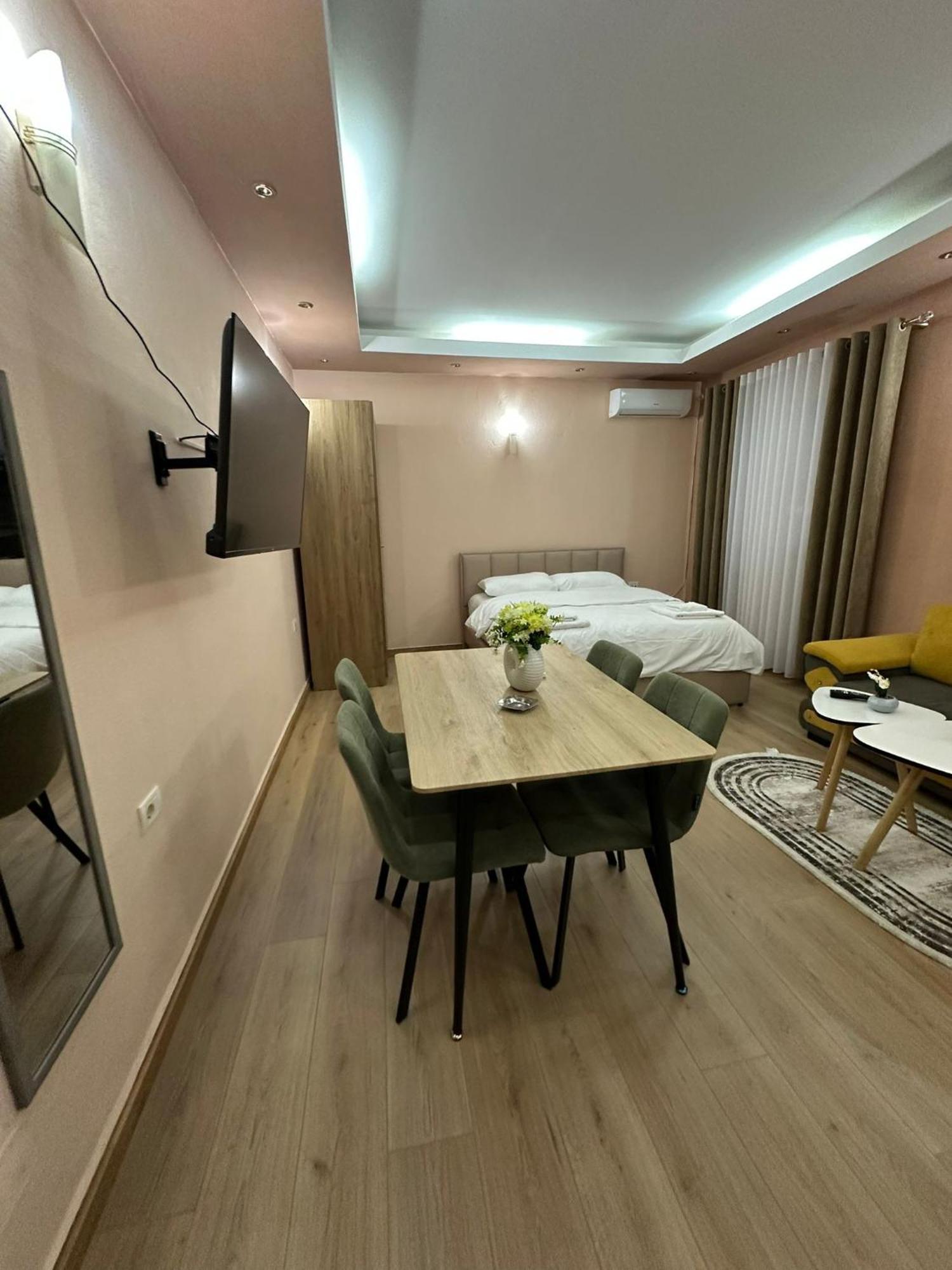 Adora Apartment Tirana Bagian luar foto
